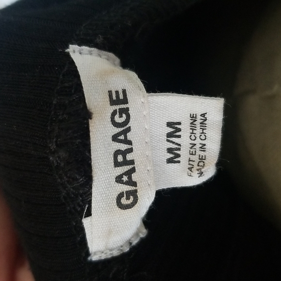 Garage Black Top with cut out back medium - Picture 3 of 4